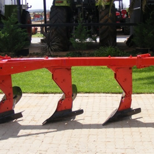 Massey Ferguson 4 Furrow